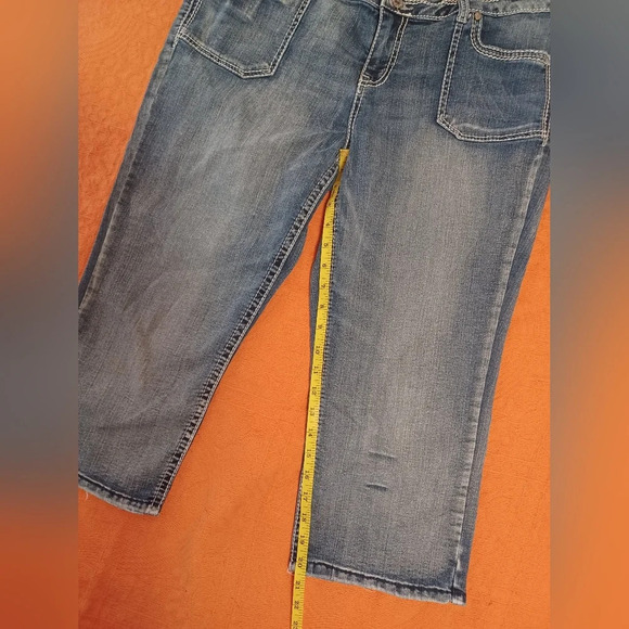 🍒 Maurices Capri Crop Blue Jeans - Picture 8 of 8
